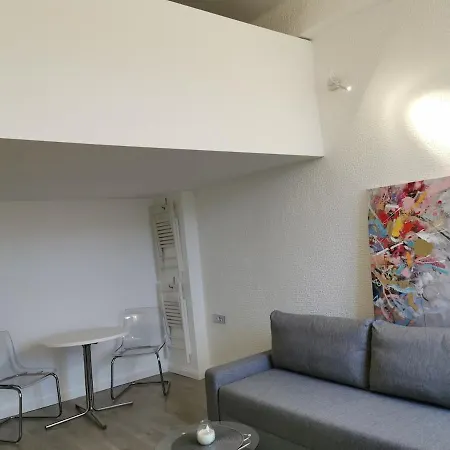 - White - White&black Apartmans-free Parking- Belgrad