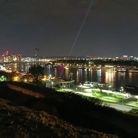 - White - White&black Apartmans-free Parking- * Belgrad