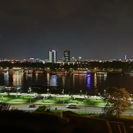 - White - White&black Apartmans-free Parking- * Belgrad