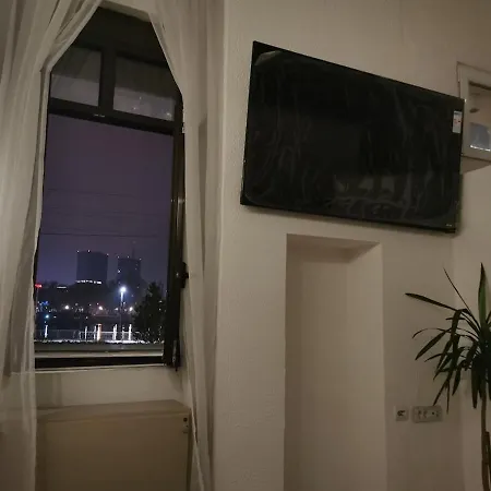 Апартаменты - White - White&black Apartmans-free Parking- *