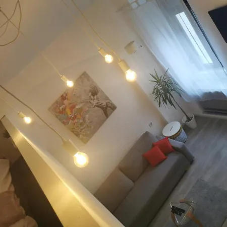 - White - White&black Apartmans-free Parking- Belgrad